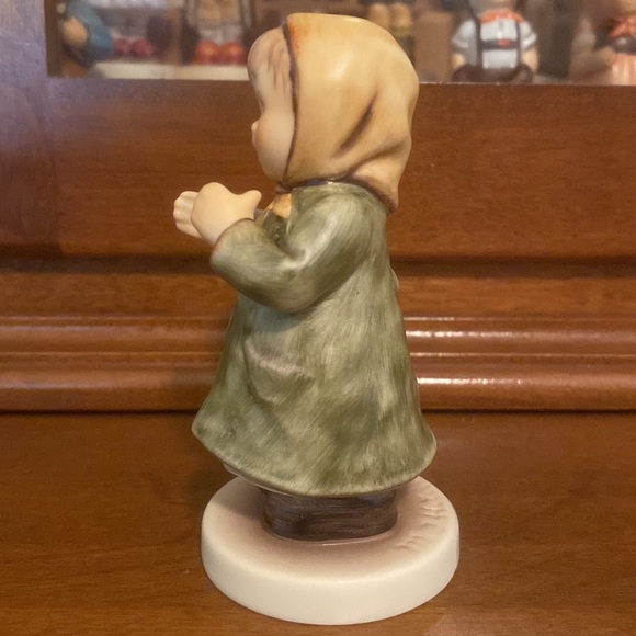 💛TM8 ‘Keeping Time’ Hummel Goebel #2183 - Picture 3 of 8